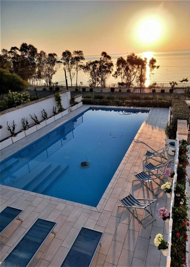 Almare B&B Crotone Bagian luar foto