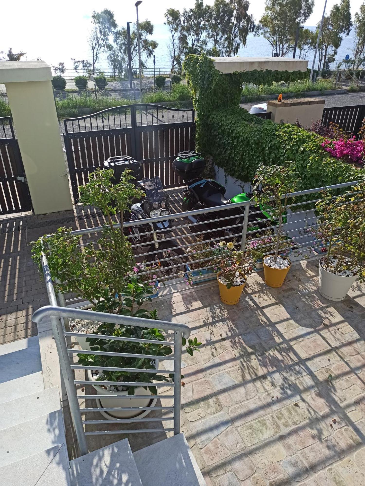 Almare B&B Crotone Bagian luar foto